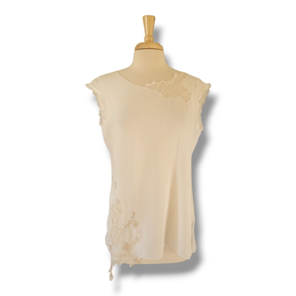 Love Stitch White Sleeveless Round Neck Top With Lace Accents. Size Medium